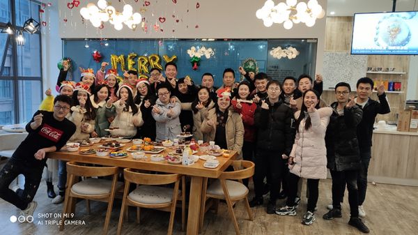 米小福12月25日，公司將舉行圣誕活動，誠邀你的參加。